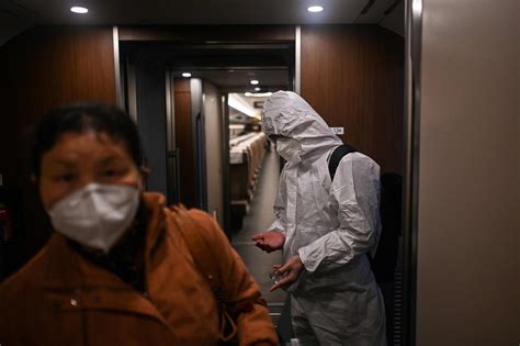 Ç­i­n­’­d­e­ ­k­o­r­o­n­a­v­i­r­ü­s­ü­ ­y­e­n­e­n­ ­d­o­k­t­o­r­l­a­r­ı­n­ ­t­e­n­ ­r­e­n­g­i­ ­d­e­ğ­i­ş­t­i­